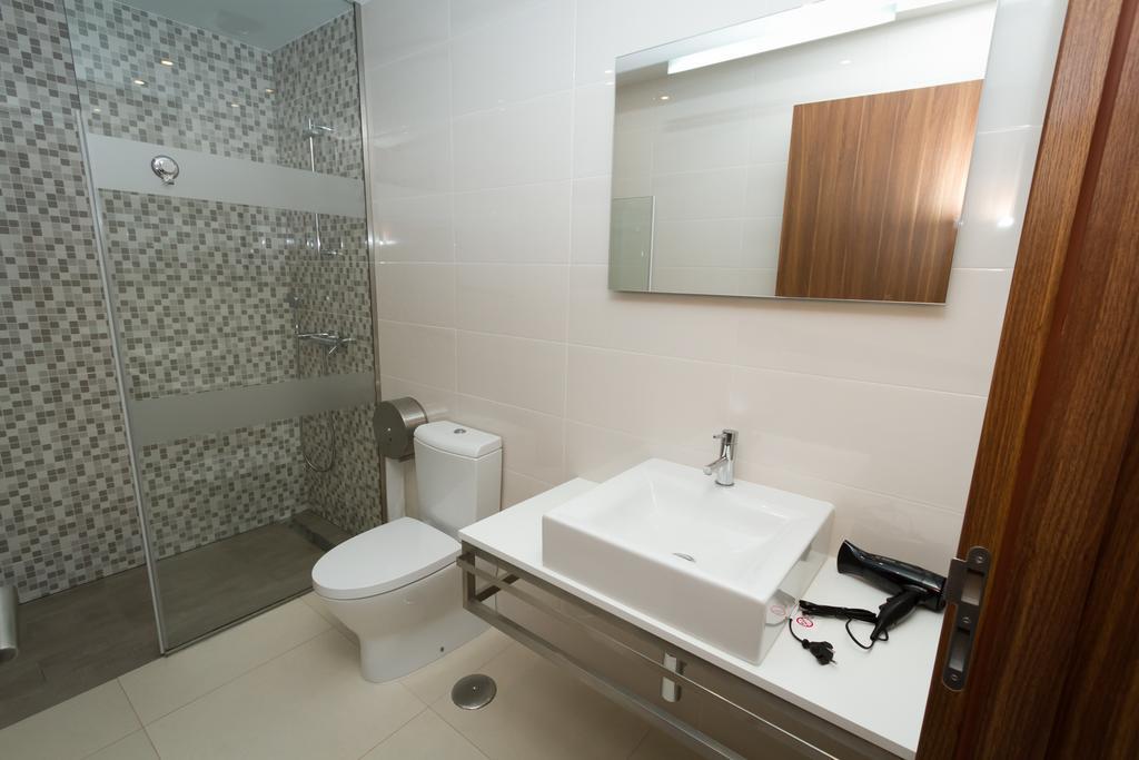 Peralux Hotel Luaran gambar